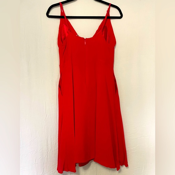 Deep plunge sleeveless red dress - Picture 4 of 6